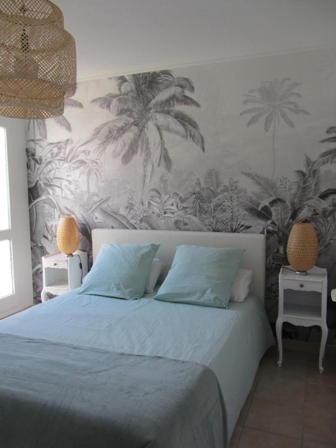 Appartement Les Cigales Rez De Jardin A 10Mn Des Plus Belles Plages Hyères Buitenkant foto