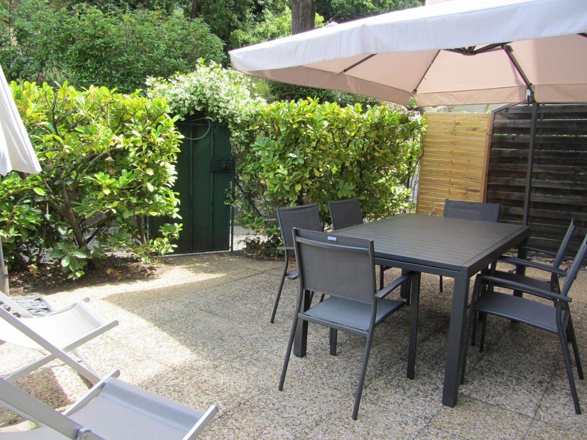 Appartement Les Cigales Rez De Jardin A 10Mn Des Plus Belles Plages Hyères Buitenkant foto